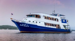 MV Manta Queen 8